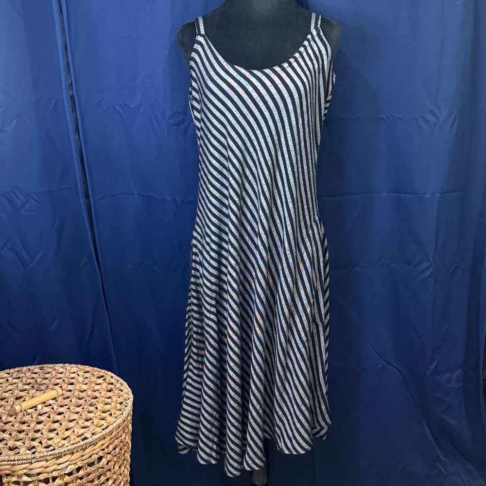 Chic Striped Midi Dress in Black and White